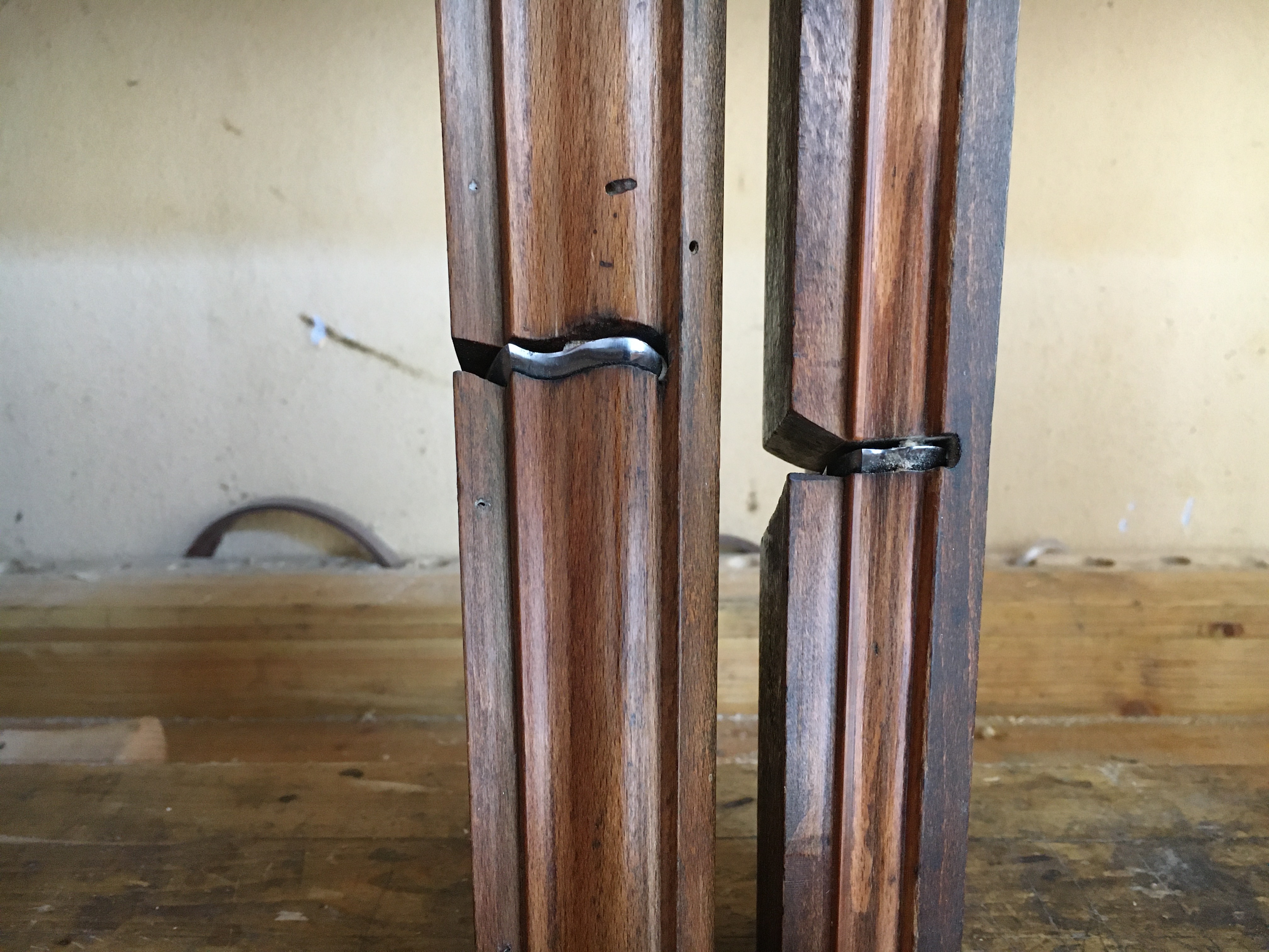 Scatola di legno con apertura obliqua